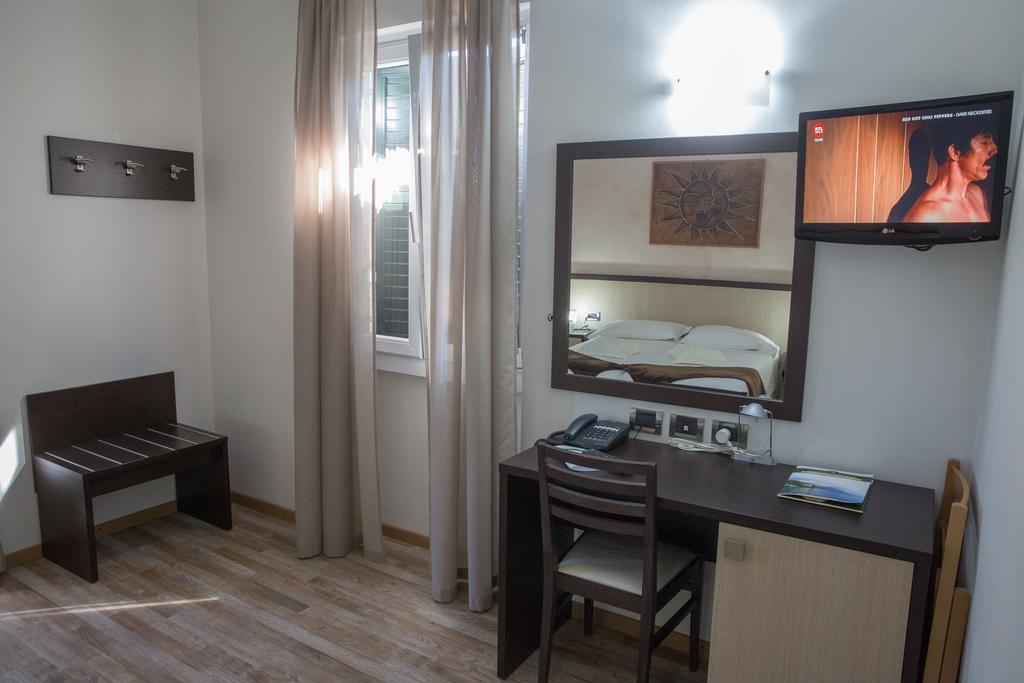 Hotel Lauro Gravedona Habitación foto